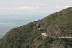 El camino de Los Túneles comenzó a abrirse en 1936.  Durante décadas, hasta la apertura de la ruta de la Altas Cumbres, fue la principal vía de comunicación entre Córdoba y San Juan.