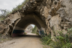 Los  cuatro túneles del camino fueron abiertos en base a explosivos y a trabajo manual de los operarios. Se hallan revestidos de hormigón.