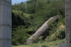 Desde su inauguración y hasta el año 2017, el cruce del río Anisacate se realizaba mediante dos tuberías subterráneas que fomaban un sifón. Una de ellas se hallaba totalmente obstruida y la segunda había perdido caudal, por lo que se decidió su reemplazo total mediante el puente-canal. Las viejas tuberías permanecen como mudo testimonio de la historia hidráulica de Córdoba.