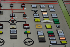 Parte del panel de control de la central, que fue inaugurada en 1986. Actualmente está en proceso de renovación de su sistema de comandos, a fin de informatizarlo.