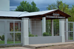 El centro de salud del pueblo se encuentra en la provincia de San Luis. La capilla, en la provincia de La Rioja. Y la "sede comunal tripartita" en Córdoba.