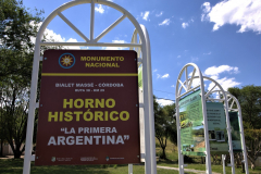 "La Primera Argentina" era la empresa encargada de la construcción del antiguo dique San Roque. Era propiedad de Juan Bialet Masse.  El horno, último vestigio de aquel emprendimiento, fue  declarado Sitio de Interés Histórico en el año 2008.