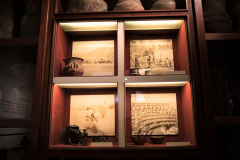 El museo de Antropología cuenta con una sala en la cual se exhiben y comentan los modos de trabajar de la arqueología del  siglo XIX,, así como los modos de exhibir los objetos propios de los museos de ese período.