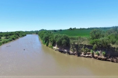 El río Ctalamochita o Tercero, justo antes de su confluencia con el Chocancharava o Cuarto. Ambos nacen en el faldeo oriental de las Sierras Grandes de Córdoba y luego ingresan a la llanura.