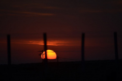 Las puestas de Sol suelen ser imponentes en Achala. Entre otras cosas, porque el horizonte se halla deprimido, es decir,  se encuentra a menor altura que la propia Pampa.