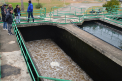 Los filtros se van colmando de impurezas, razón por la cual son periódicamente limpiados mediante una corriente de aire y agua limpia.