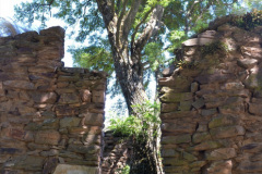 Los muros de piedra sin argamasa de la casa natal de Lafinur aún se mantienen en pie.